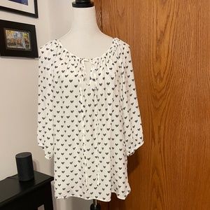 Karen Kane heart print blouse - white and black - size OX   NWT